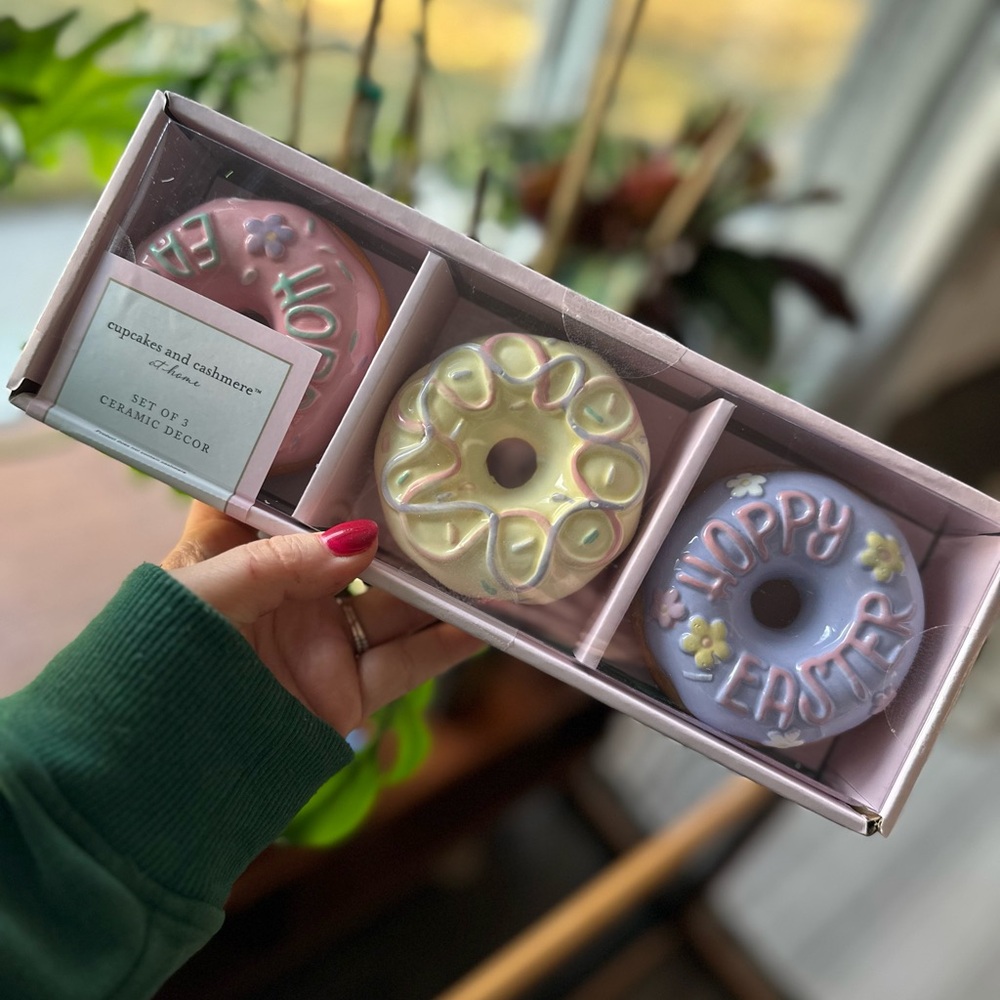 Cupcakes and Cashmere ceramic Easter donuts 🍩 BNWT